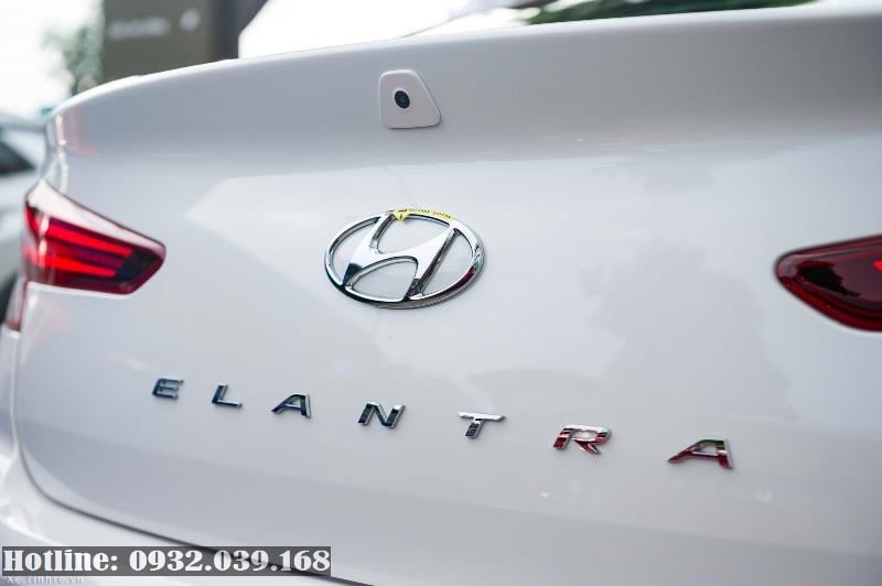 Hyundai Elantra 1.6 tự động
