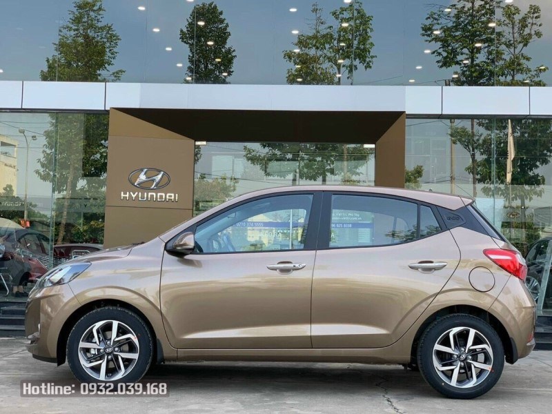 Hyundai i10 Hatchback 2022 màu vàng cát